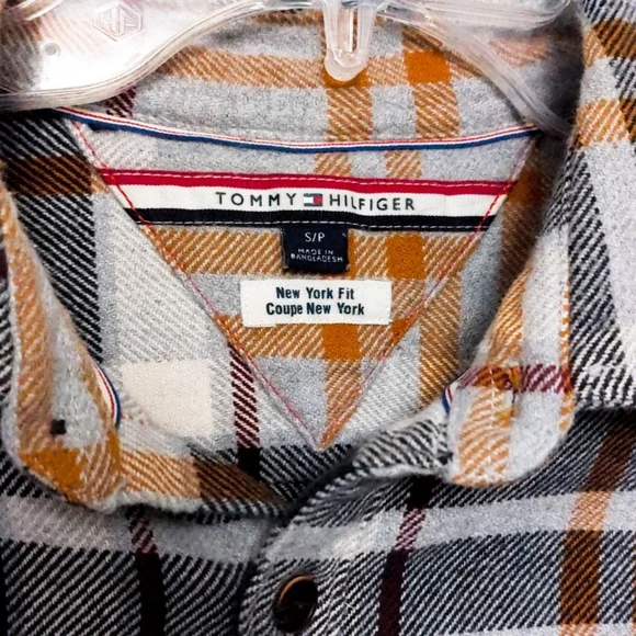 Tommy Hilfiger Men's S New York Fit Gray Plaid Long Sleeve Shirt EUC - Picture 2 of 5